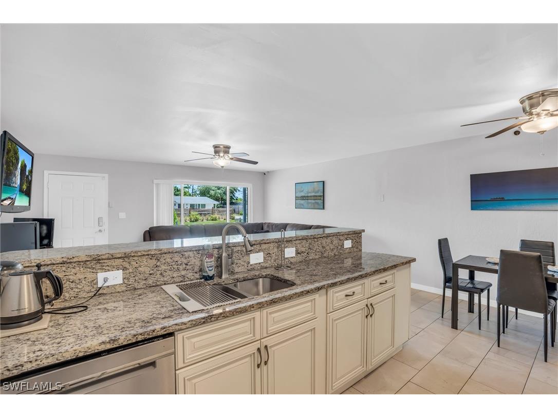 883 Coconut Circle E Naples FL 34104 224041030 image9