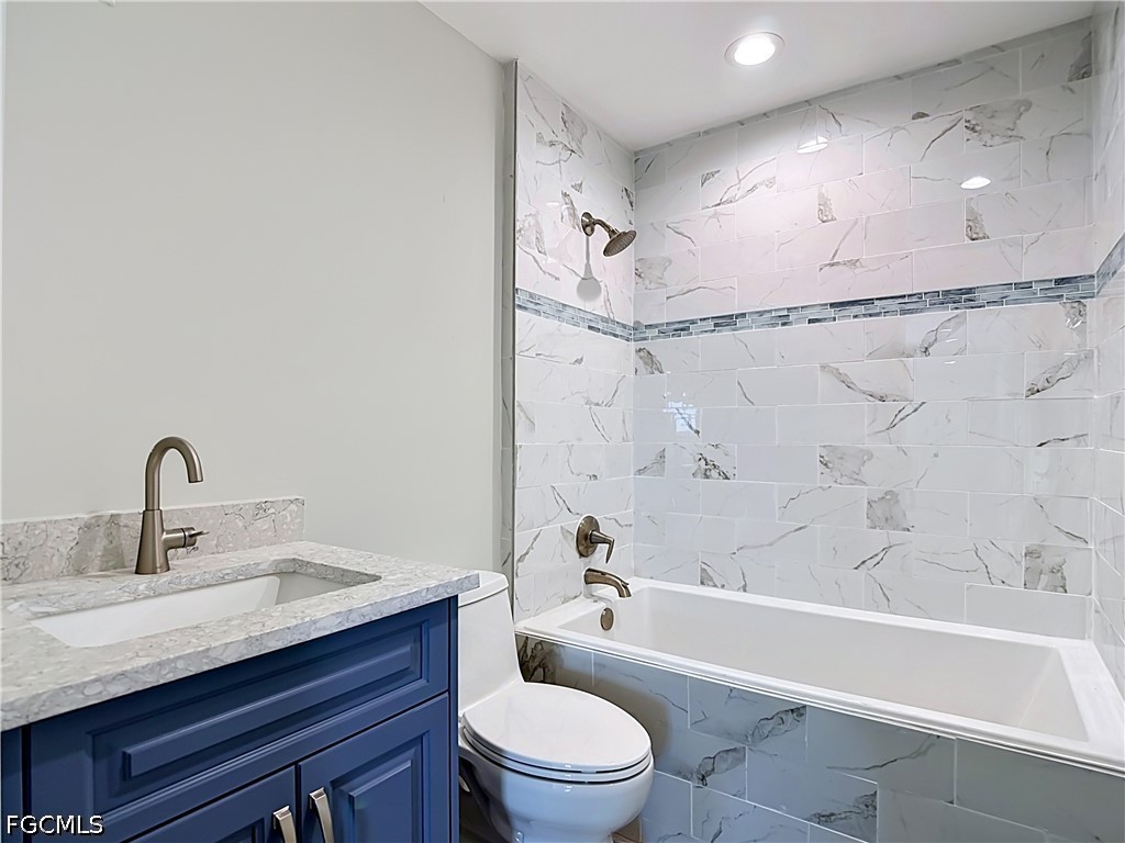 8831 Woodgate Drive Fort Myers FL 33908 2026018641 image38