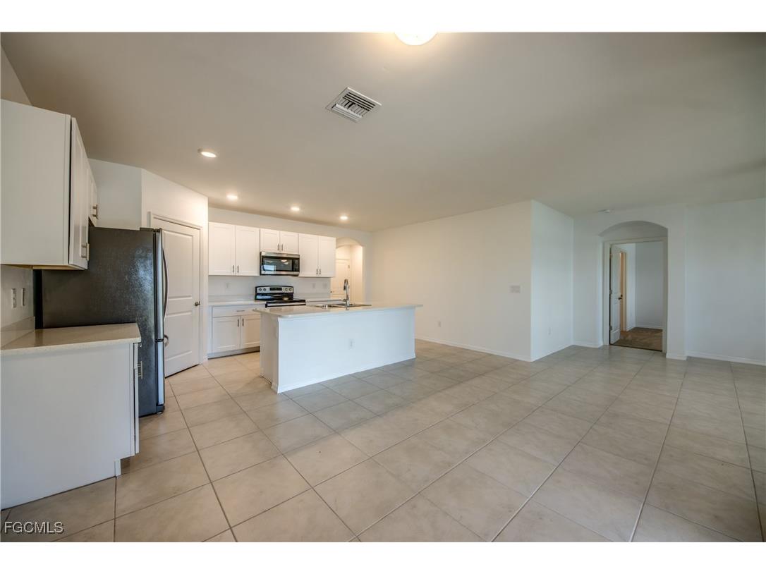 8832 Cascade Price Circle North Fort Myers FL 33917 2025009787 image10