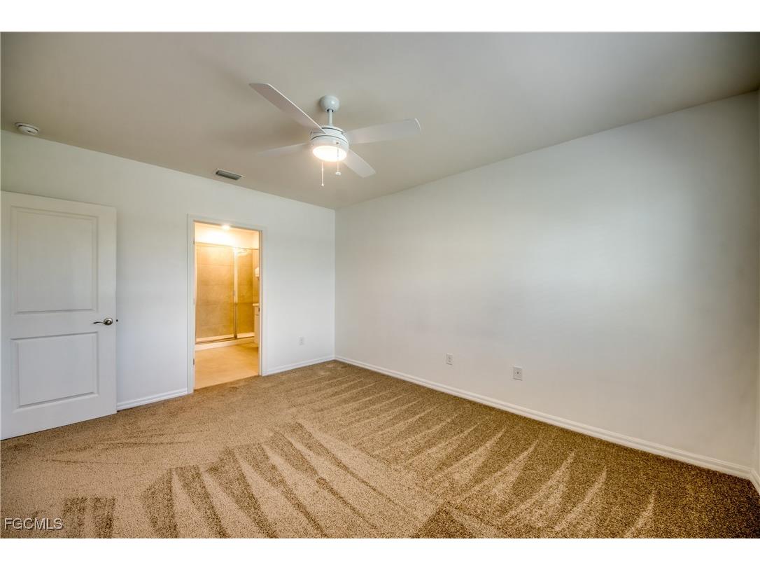 8832 Cascade Price Circle North Fort Myers FL 33917 2025009787 image17