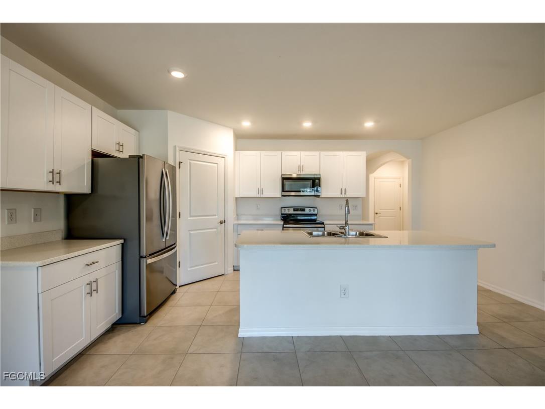 8832 Cascade Price Circle North Fort Myers FL 33917 2025009787 image9