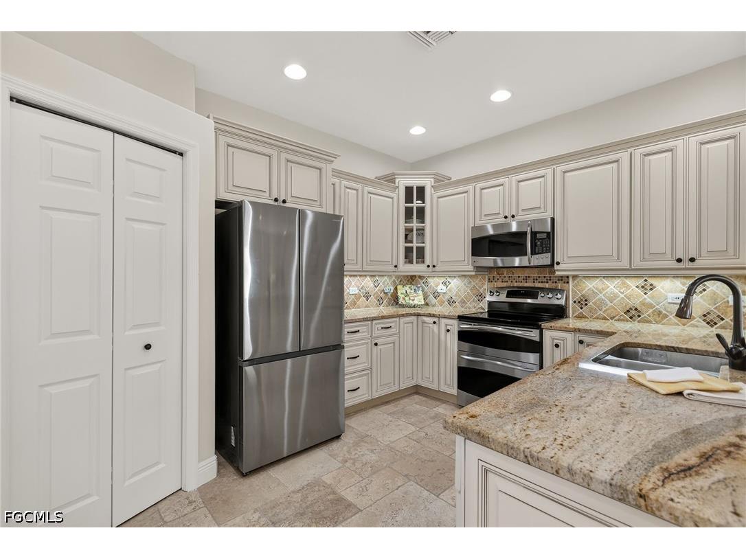 8839 Middlebrook Drive Fort Myers FL 33908 2026017714 image4