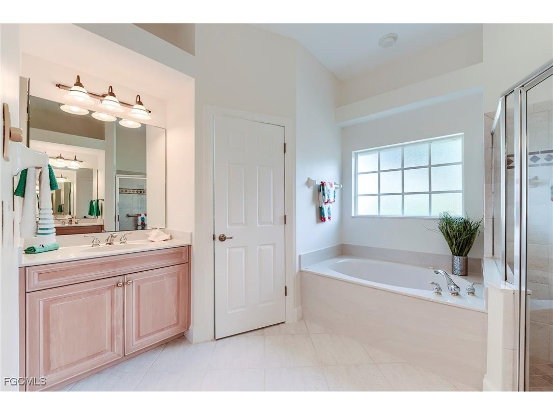 8865 New Castle Drive Fort Myers FL 33908 2025008442 image23