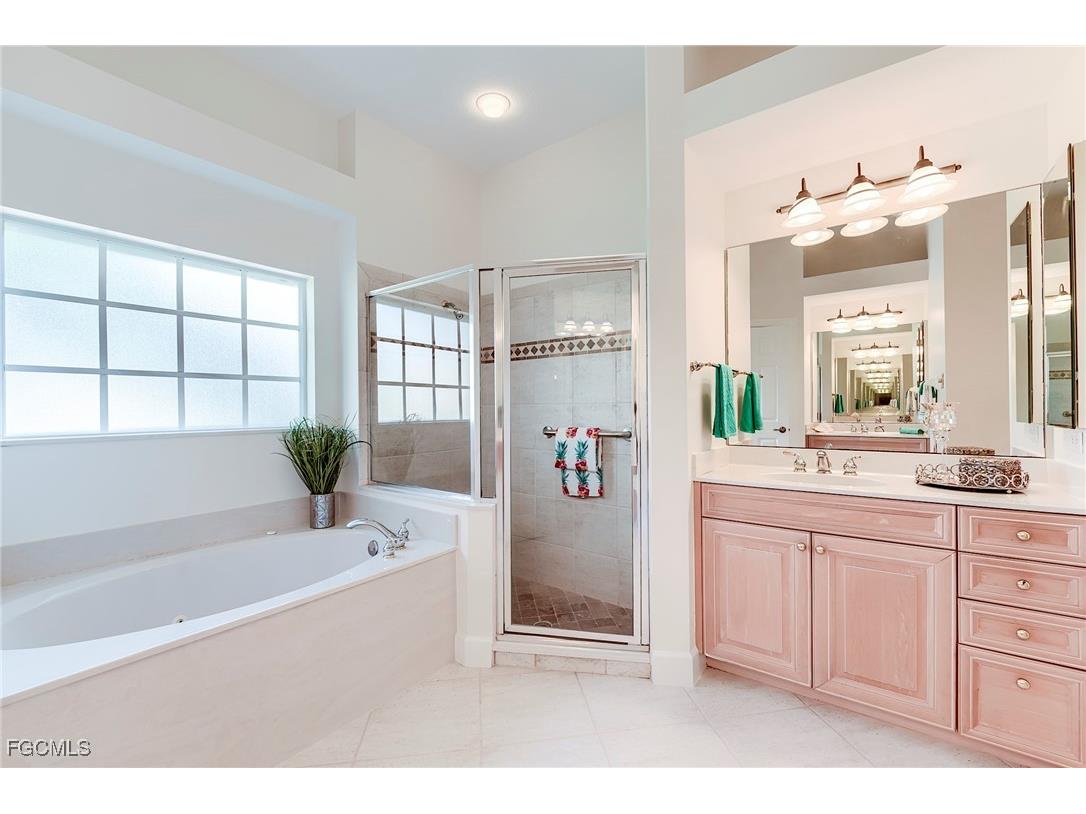 8865 New Castle Drive Fort Myers FL 33908 2025008442 image25