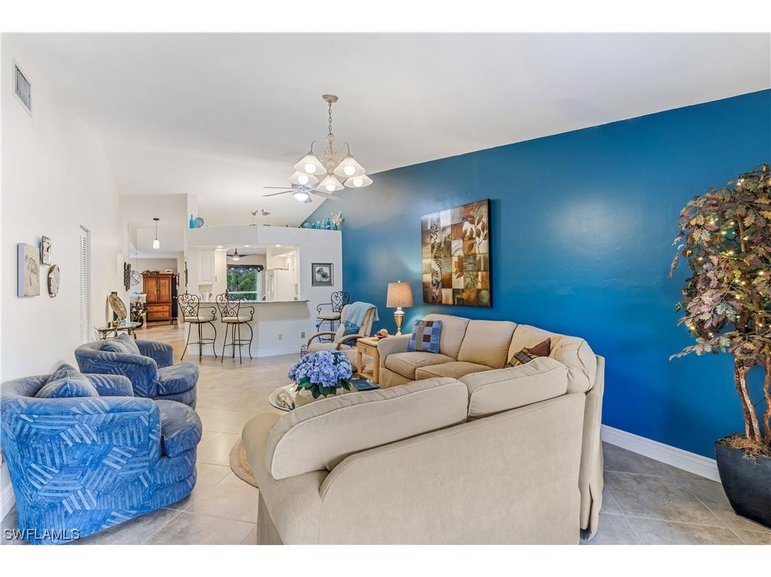 887 Gulf Pavilion Drive #204 Naples FL 34108 224004808 image1