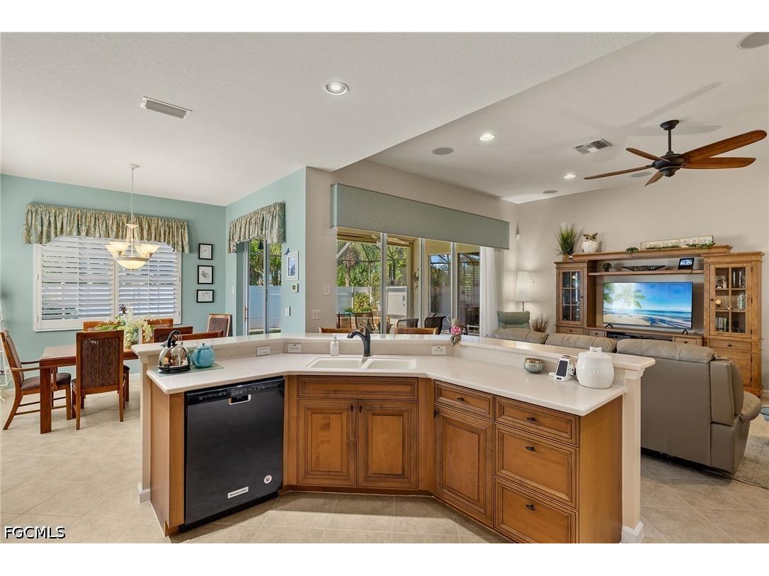 8872 King Henry Court Fort Myers FL 33908 2026029385 image5