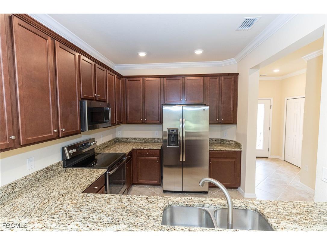 8877 Via Isola Court Fort Myers FL 33966 2025006729 image4