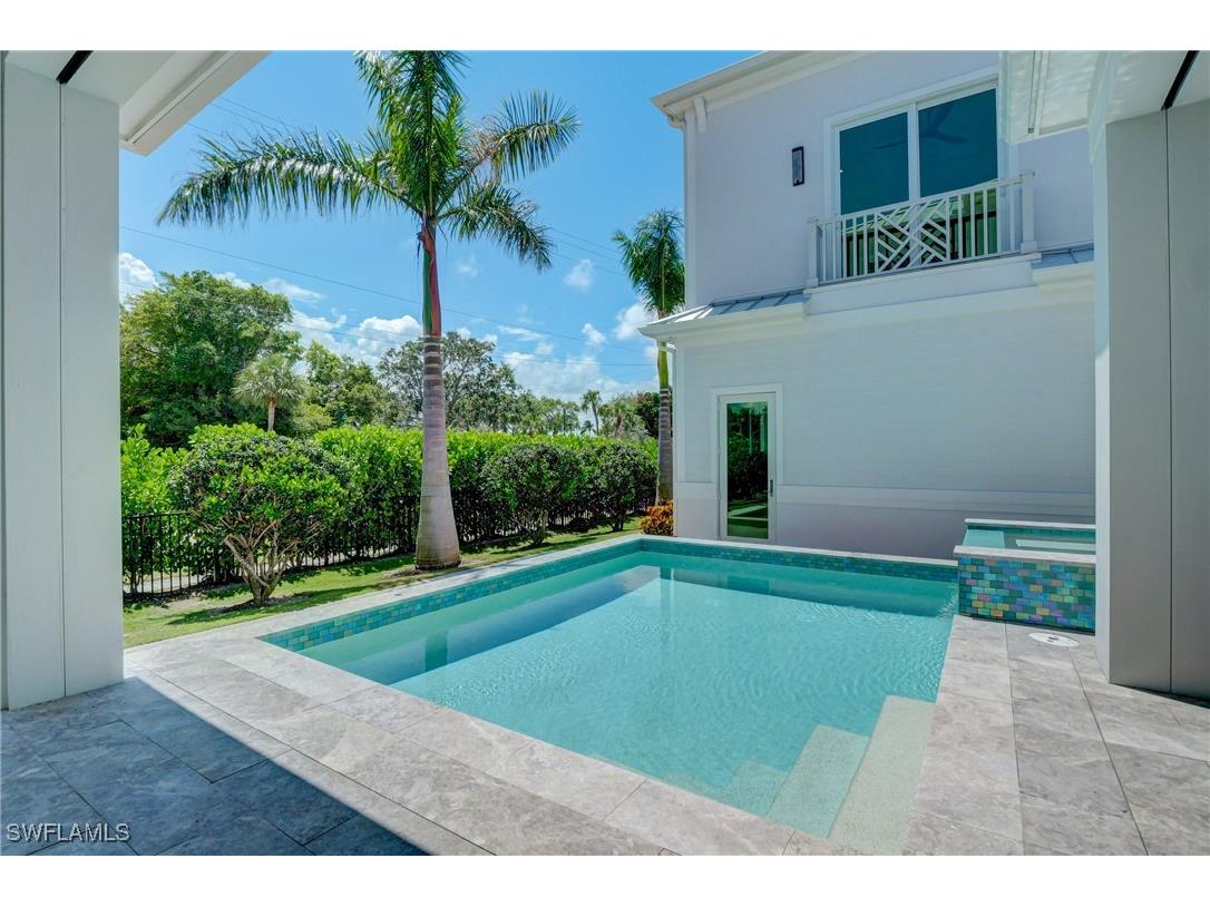 888 10th Avenue S Naples FL 34102 225070613 image4