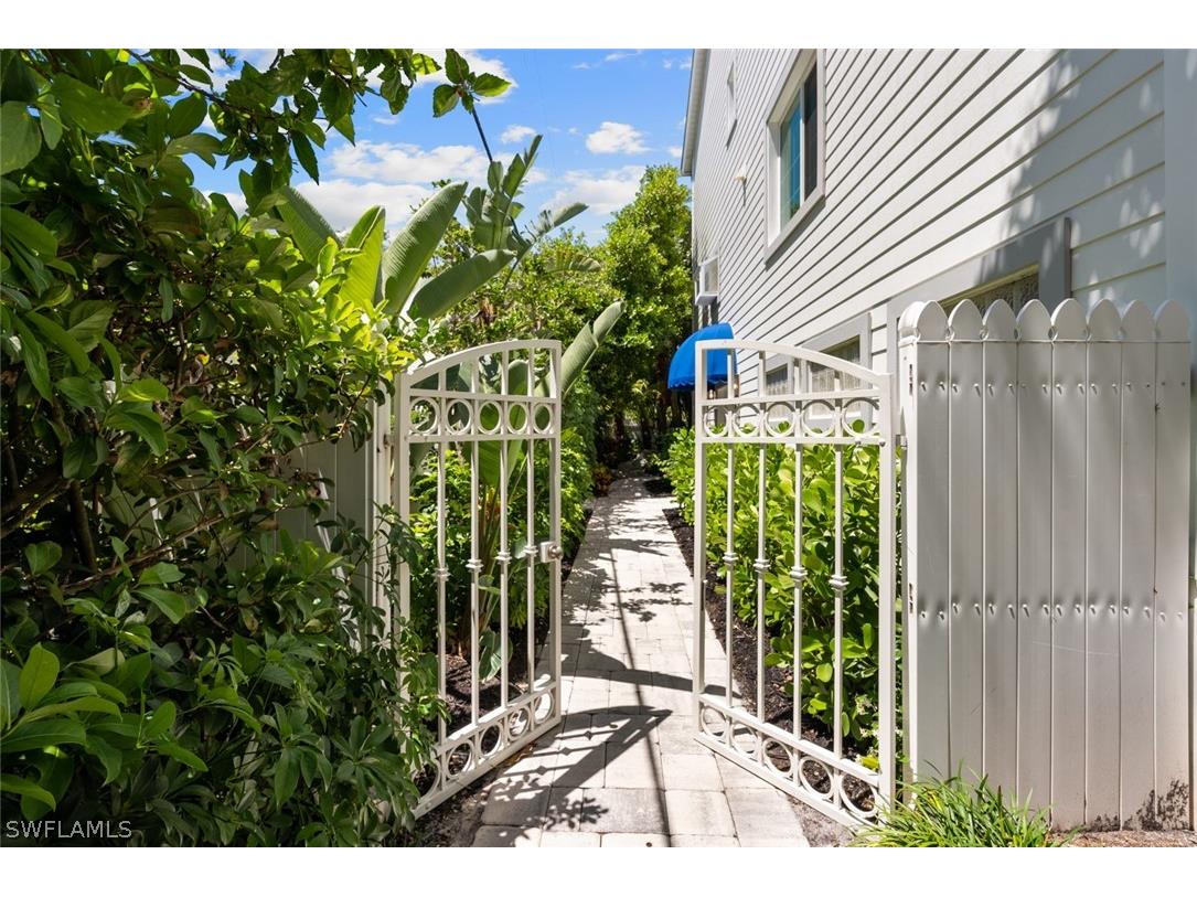 888 10th Street S #101 Naples FL 34102 226009752 image2