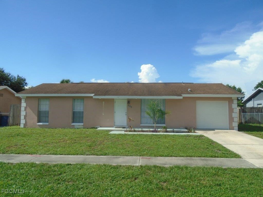 888 Ridgeway Drive North Fort Myers FL 33903 225024036 image1