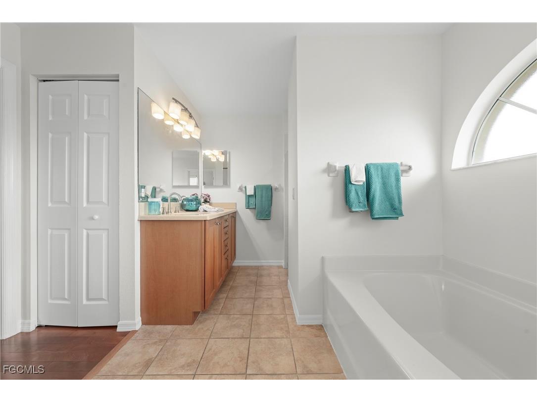8886 Staghorn Way Fort Myers FL 33908 2025009075 image25