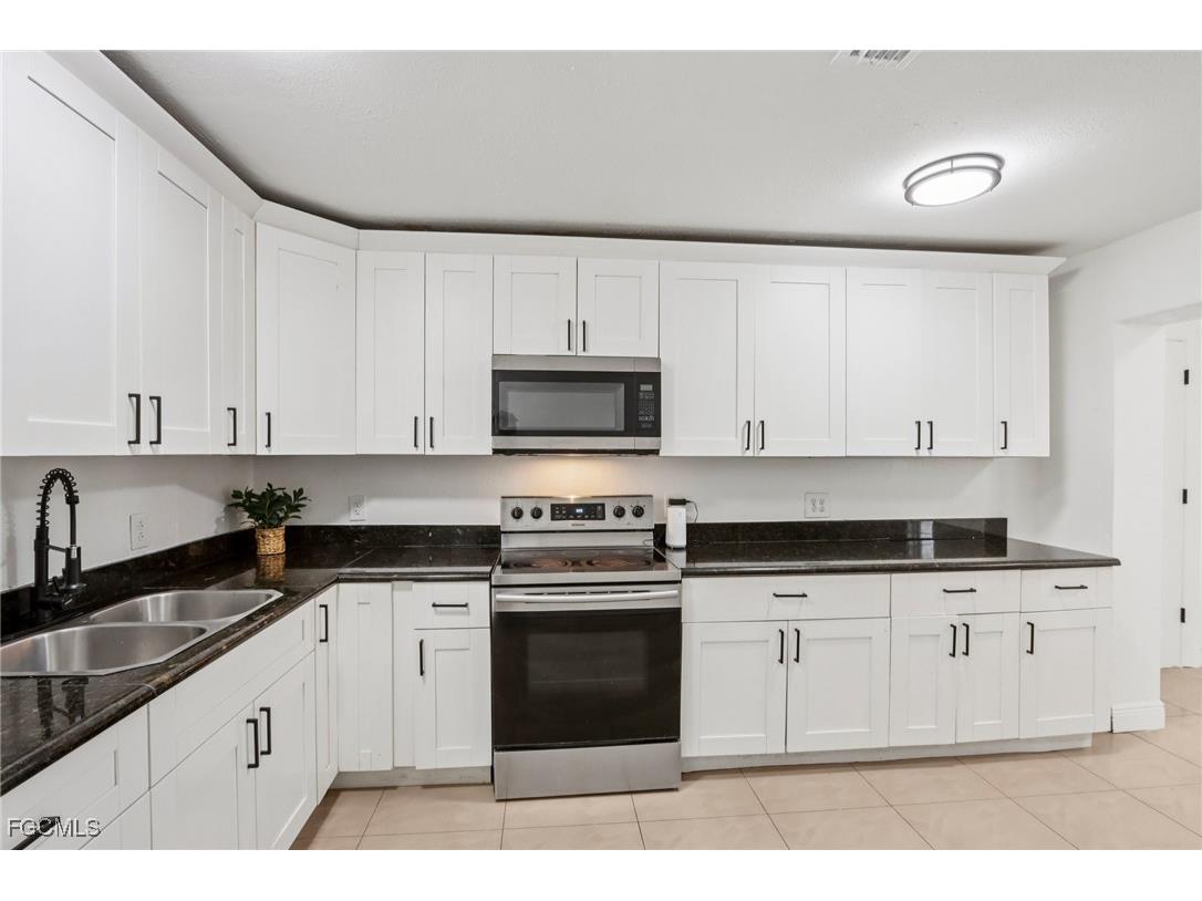 89 Cabana Avenue North Fort Myers FL 33903 2025007779 image6