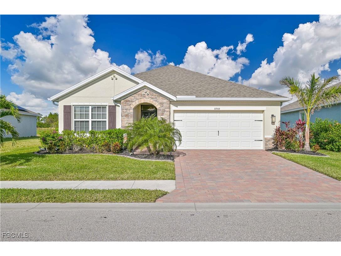 8908 Cascade Price Circle North Fort Myers FL 33917 2025005394 image1