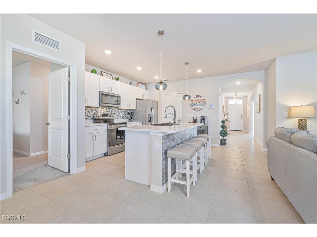8908 Cascade Price Circle North Fort Myers FL 33917 2025005394 image15