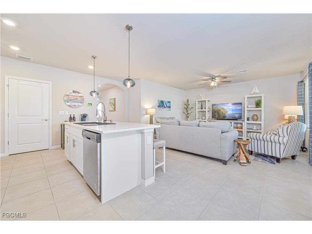 8908 Cascade Price Circle North Fort Myers FL 33917 2025005394 image17