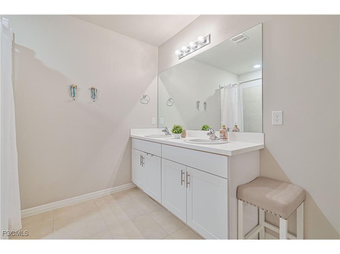 8908 Cascade Price Circle North Fort Myers FL 33917 2025005394 image24