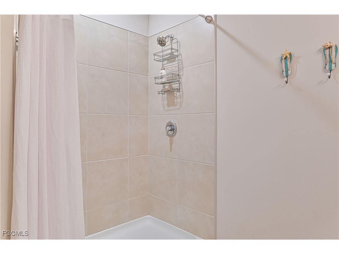 8908 Cascade Price Circle North Fort Myers FL 33917 2025005394 image25