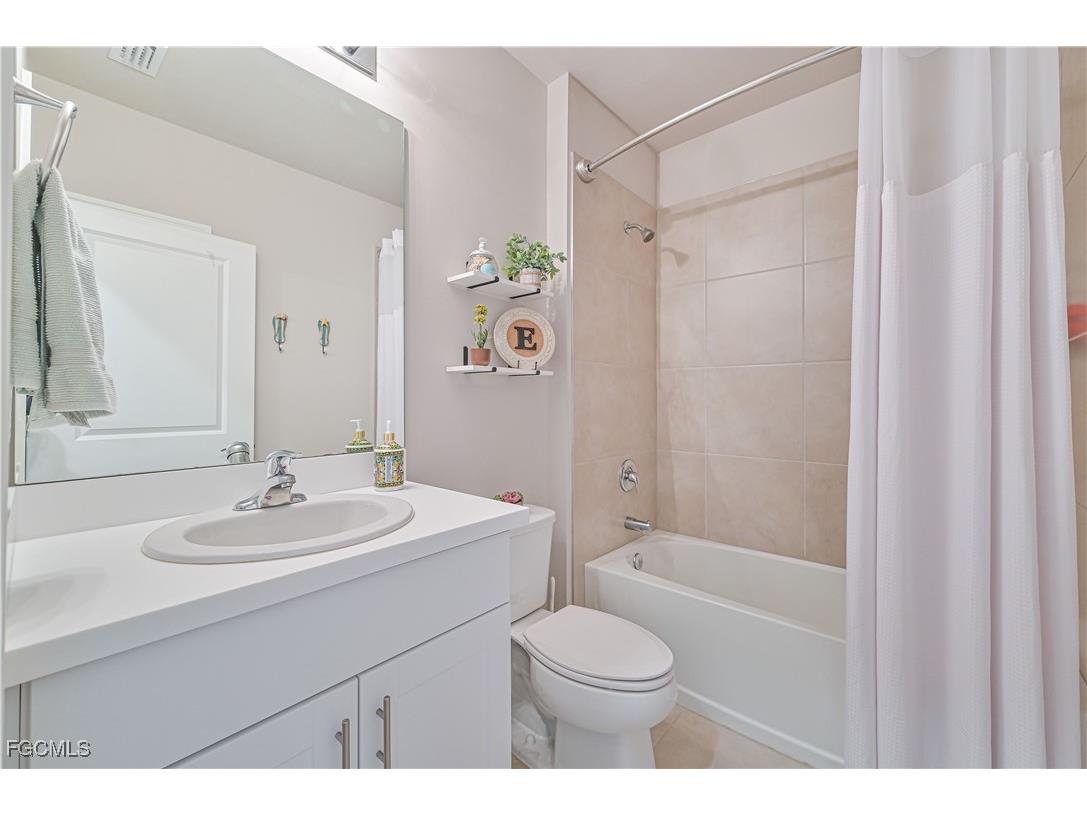 8908 Cascade Price Circle North Fort Myers FL 33917 2025005394 image28