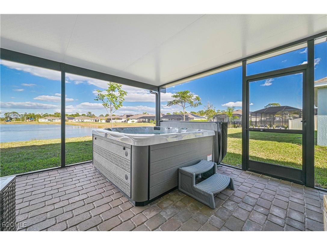 8908 Cascade Price Circle North Fort Myers FL 33917 2025005394 image3