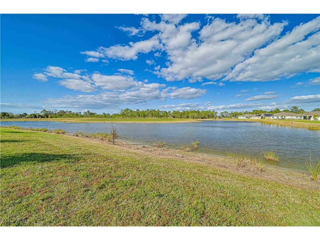 8908 Cascade Price Circle North Fort Myers FL 33917 2025005394 image32