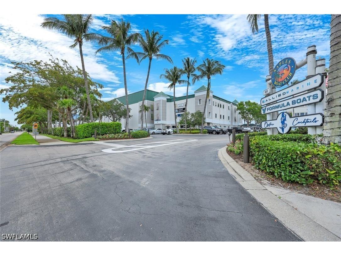 891 10th Street S Naples FL 34102 226022163 image1