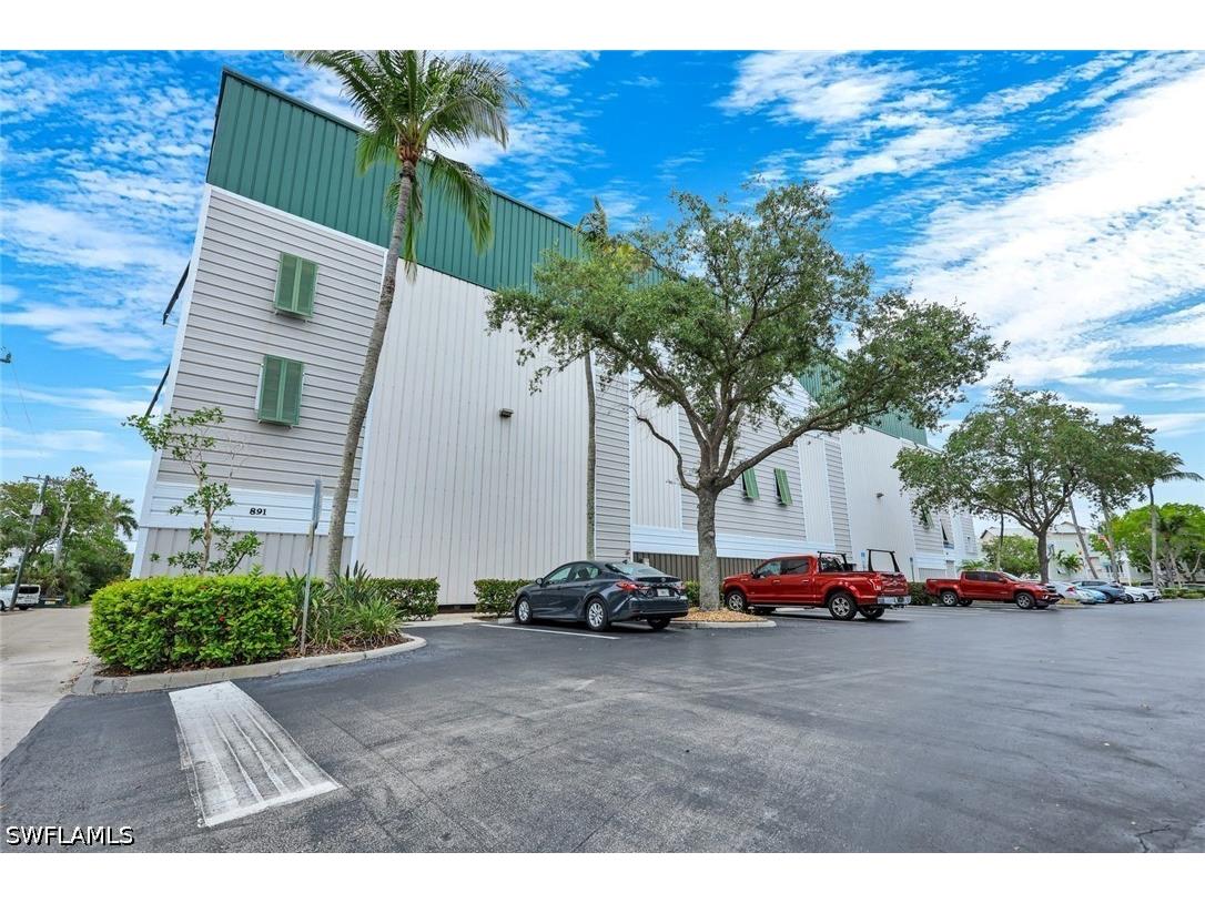 891 10th Street S Naples FL 34102 226022163 image3