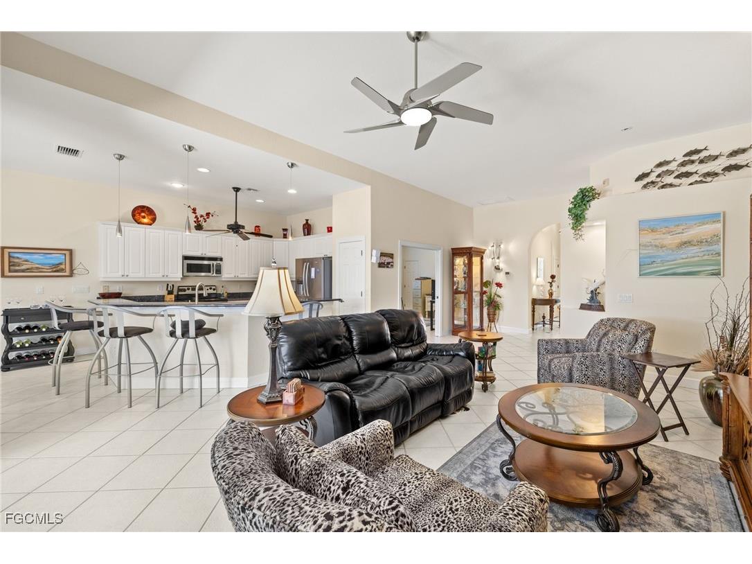 8913 Dartmoor Way Fort Myers FL 33908 2025016951 image4