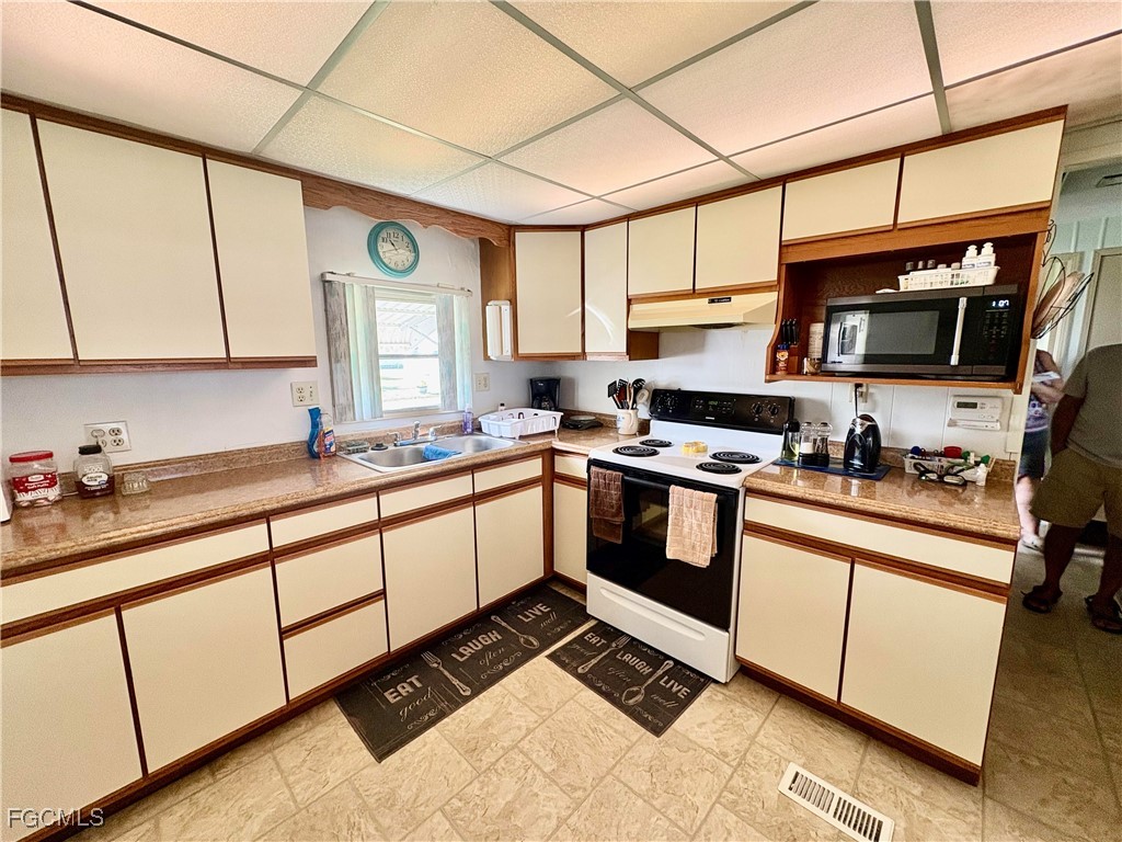 892 Homestead Drive North Fort Myers FL 33917 2025012730 image12