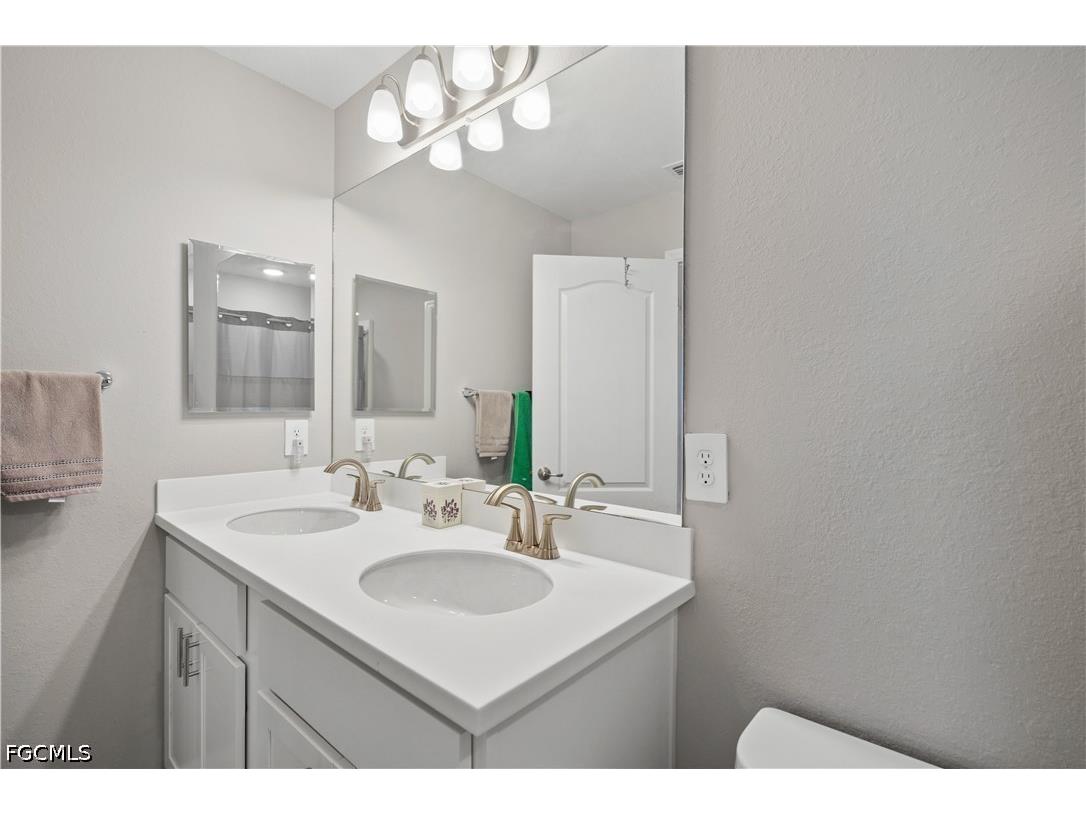 8944 Cascade Price Circle North Fort Myers FL 33917 2026020045 image22