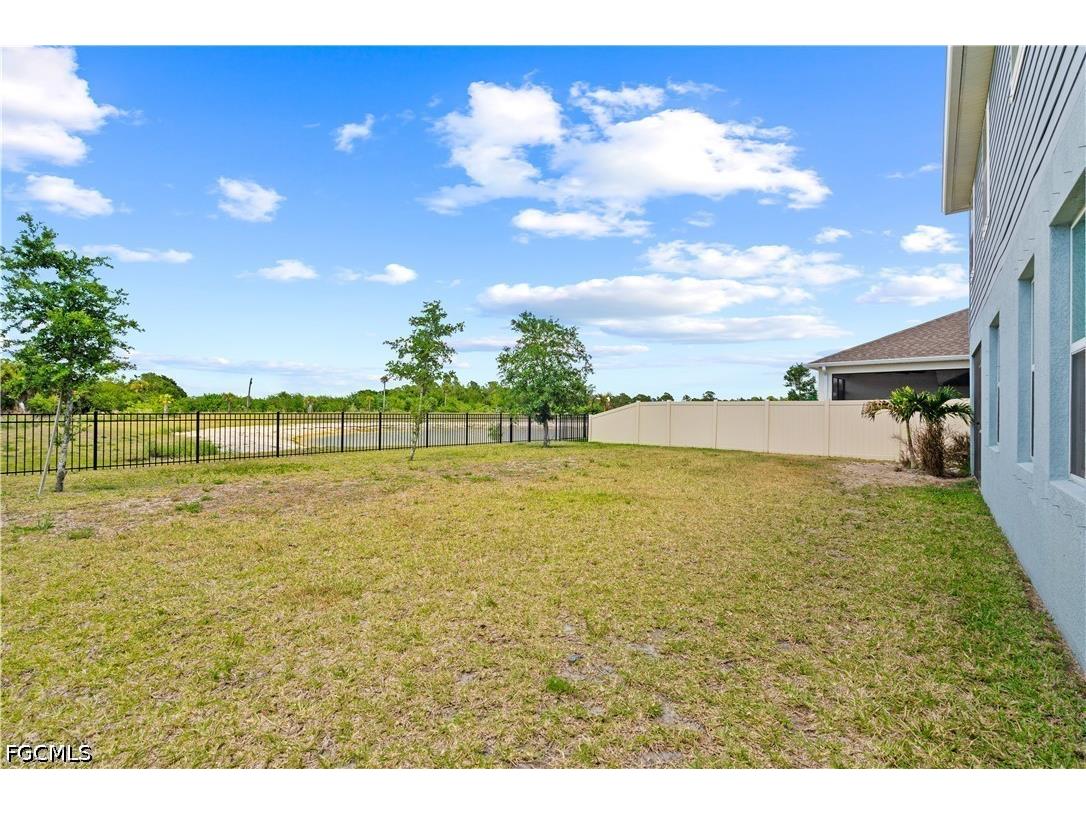 8944 Cascade Price Circle North Fort Myers FL 33917 2026020045 image28