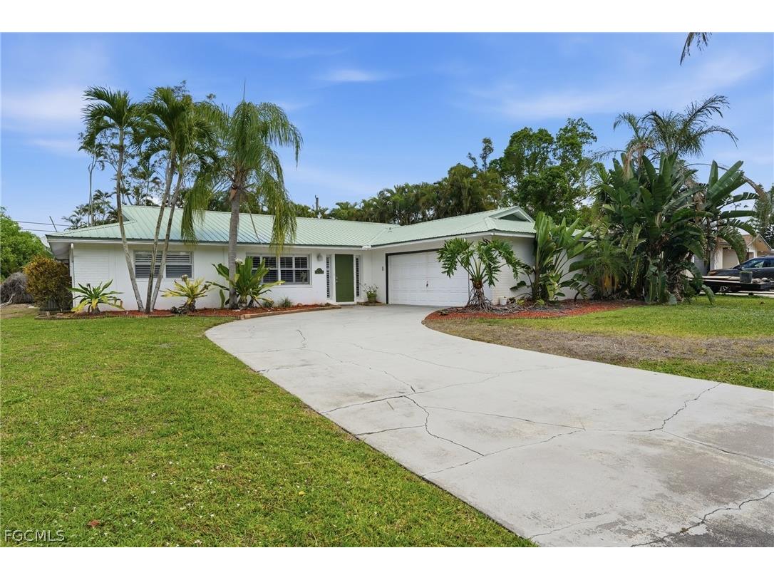 8948 Crest Lane Fort Myers FL 33907 2026011429 image1