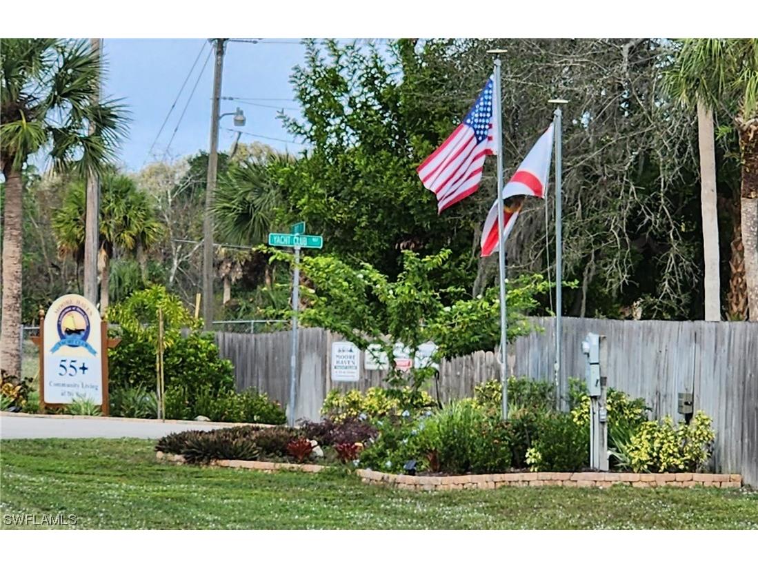 895 Yacht Club Way NW Moore Haven FL 33471 223093169 image1