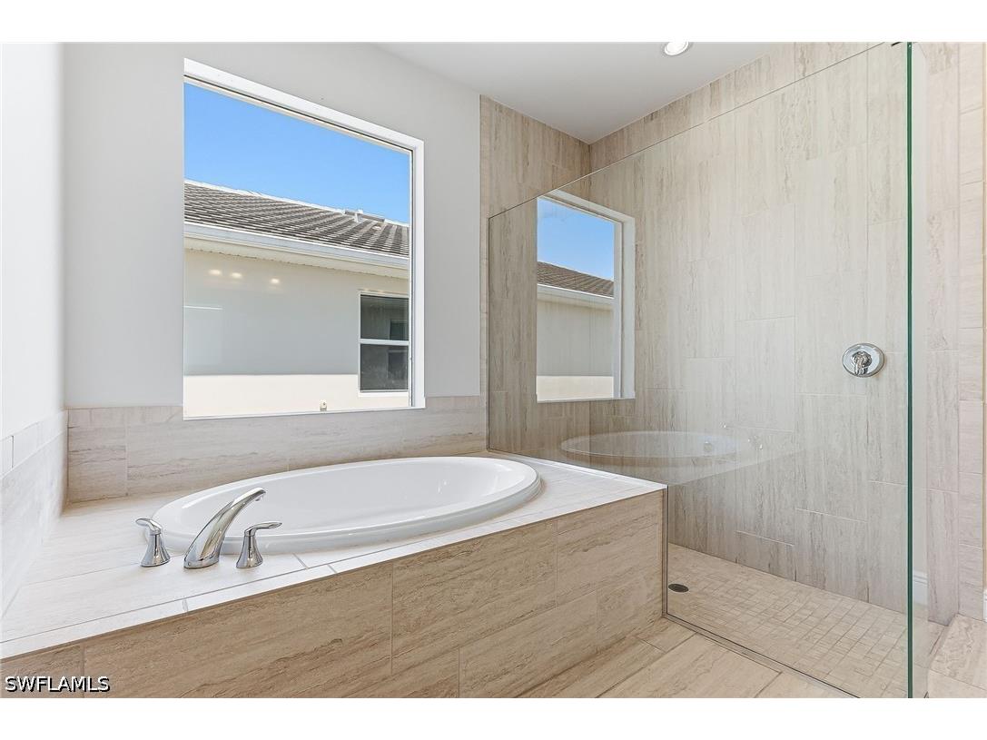 8957 Mustique Lane Naples FL 34114 226017695 image22