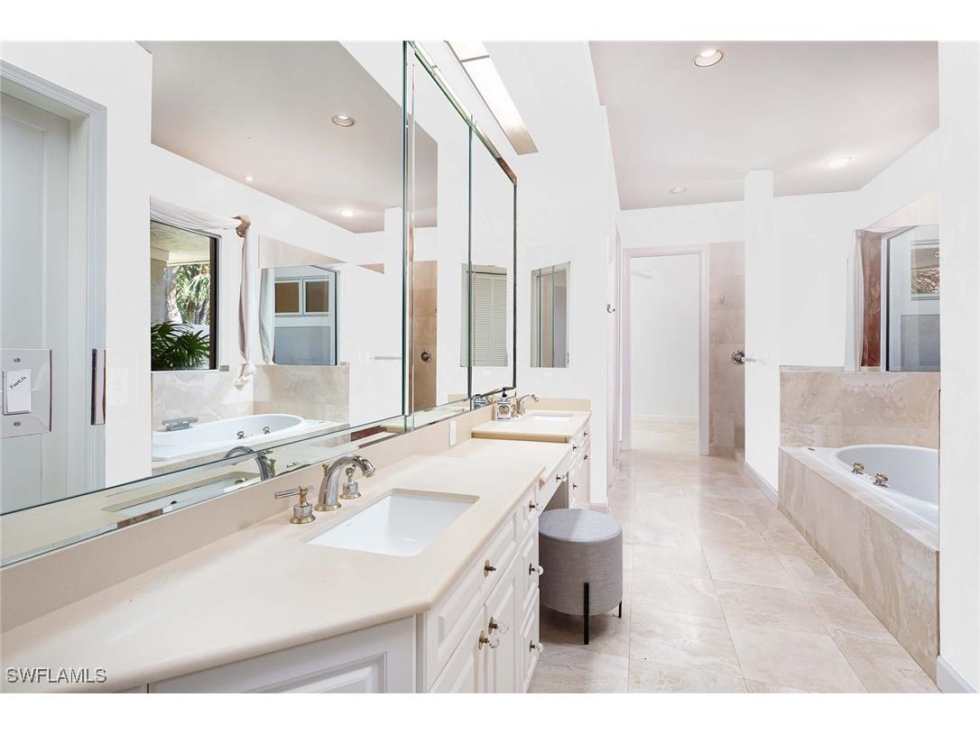 896 Barcarmil Way Naples FL 34110 225073096 image19