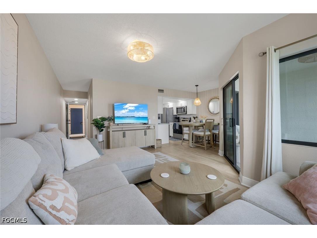 896 Buttonwood Drive #108 Fort Myers Beach FL 33931 2026019045 image8