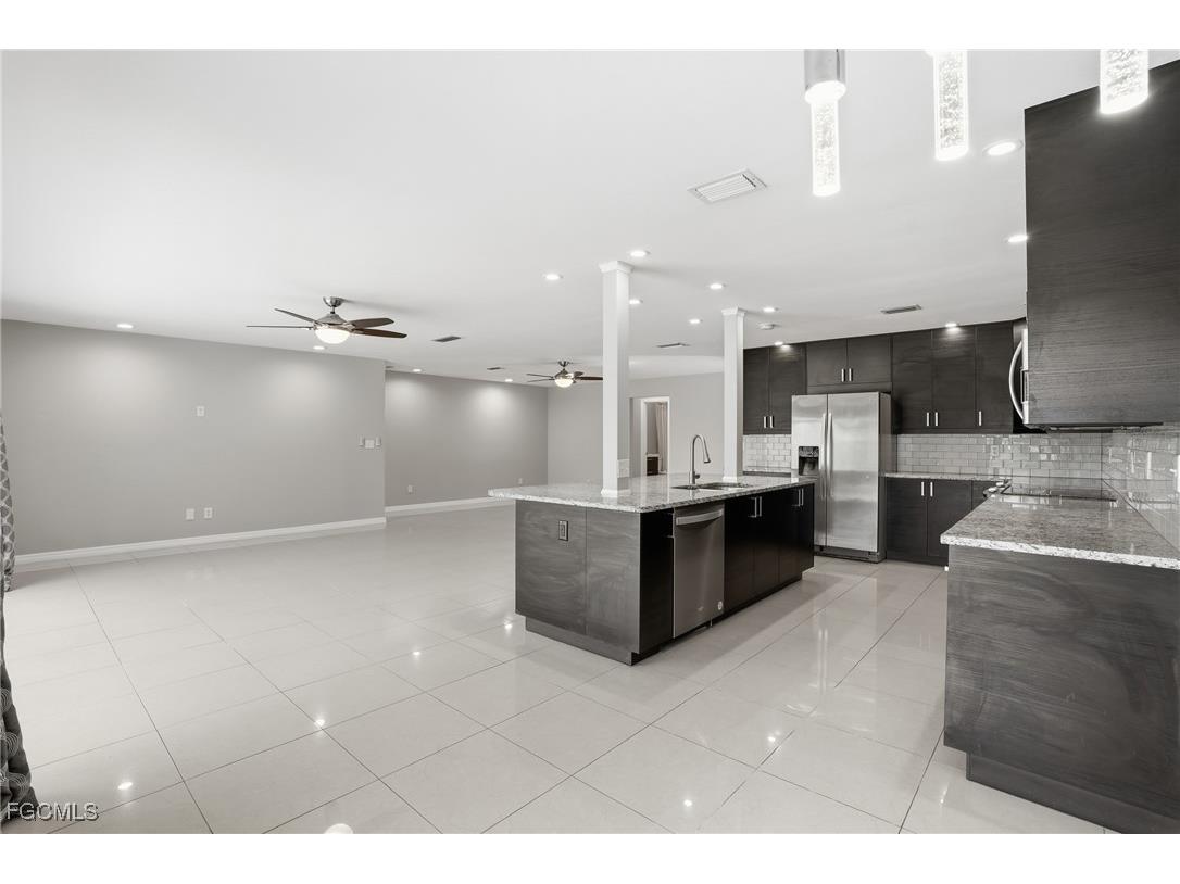 8967 Ellington Street Fort Myers FL 33907 2025022444 image17