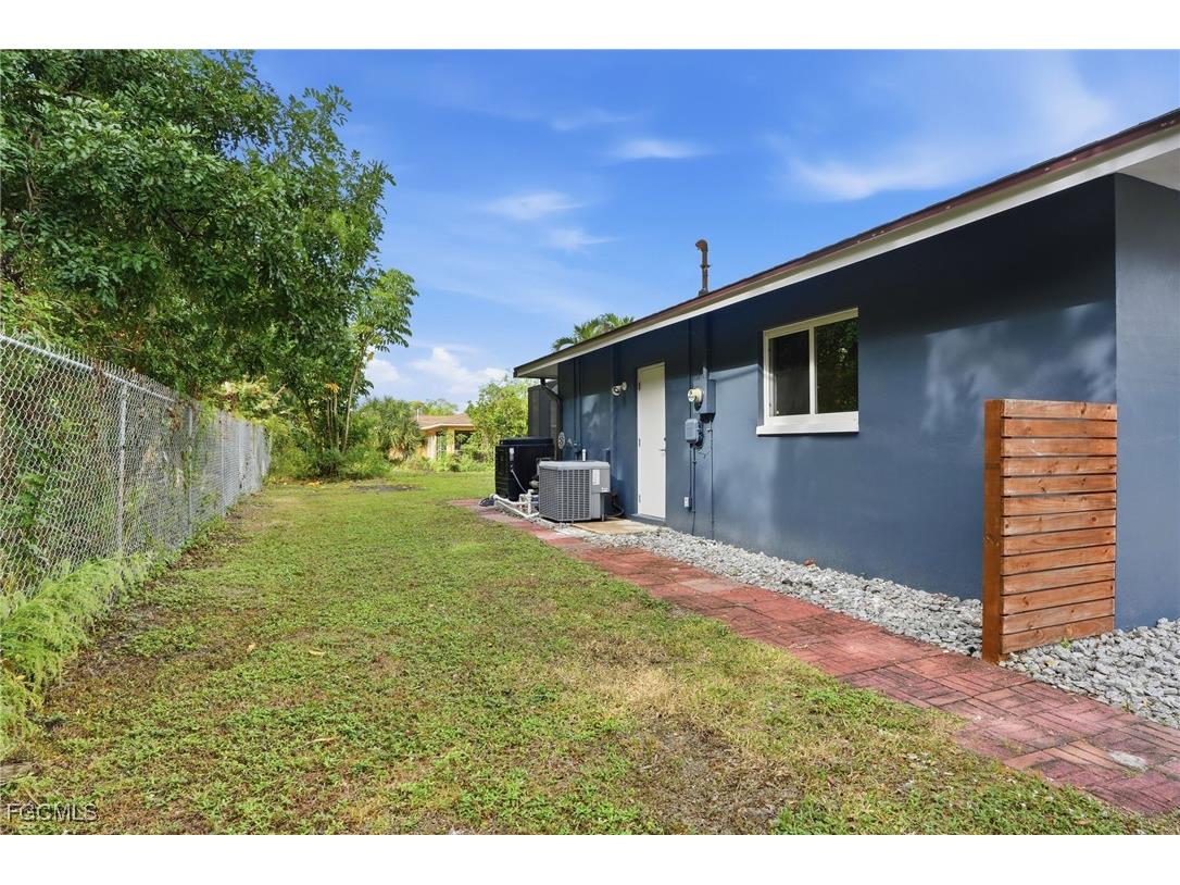 8967 Ellington Street Fort Myers FL 33907 2025022444 image38