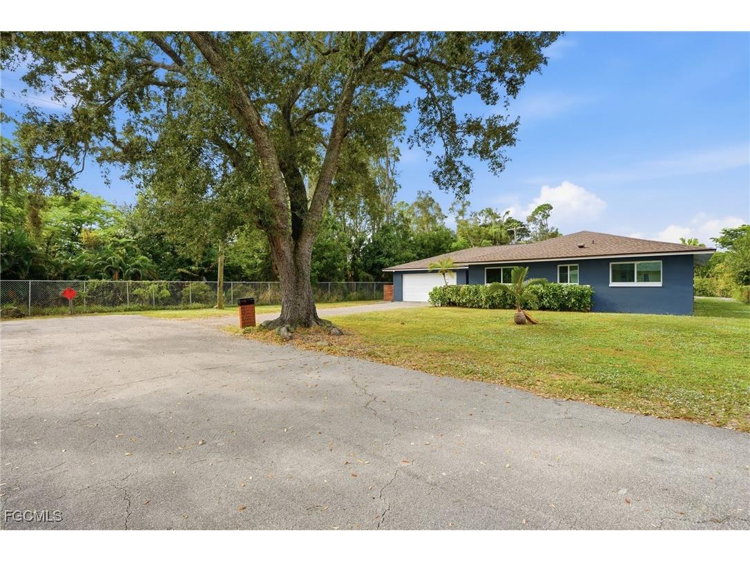 8967 Ellington Street Fort Myers FL 33907 2025022444 image4