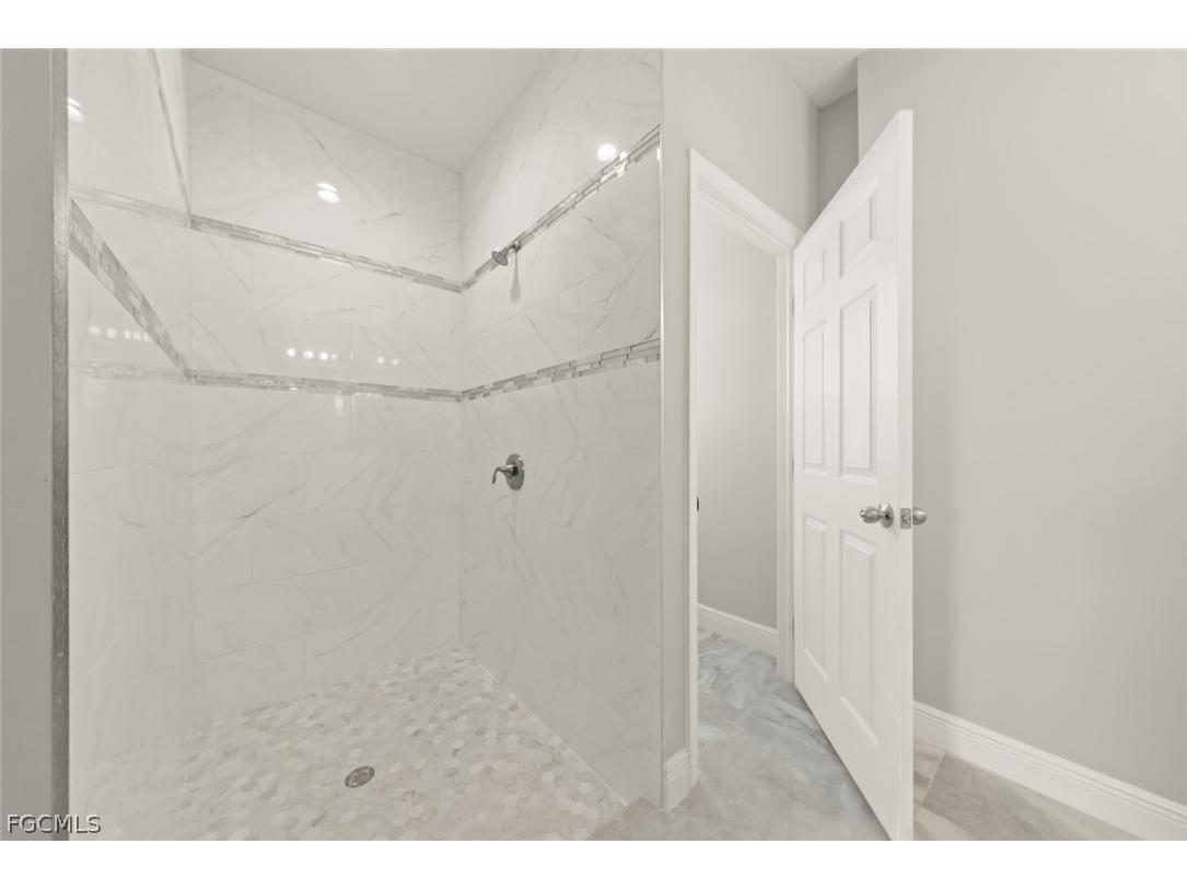 897 Iris Drive North Fort Myers FL 33903 2026007103 image34