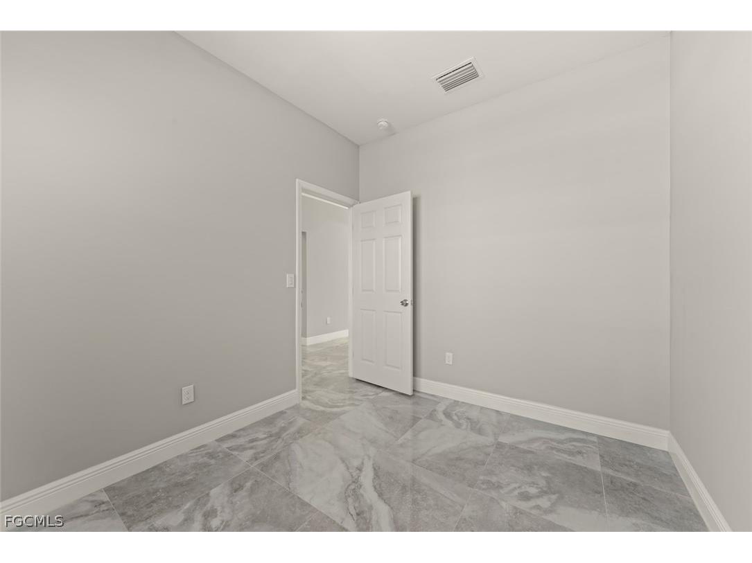 897 Iris Drive North Fort Myers FL 33903 2026007103 image6