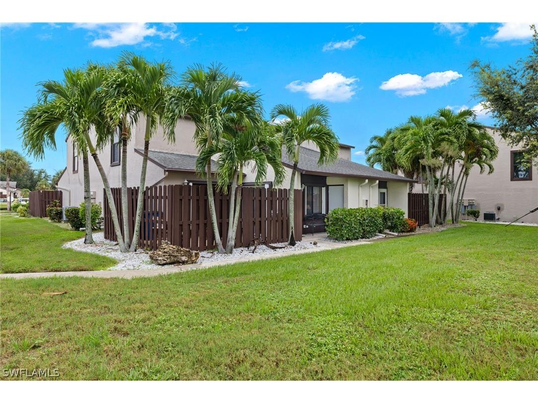 8977 Somerset Boulevard Fort Myers FL 33919 224058825 image1