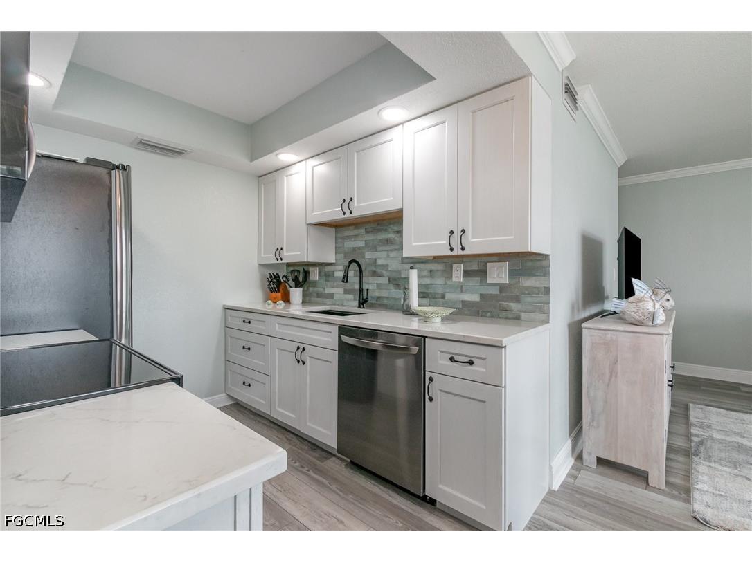 898 Buttonwood Drive #105 Fort Myers Beach FL 33931 2026020726 image11