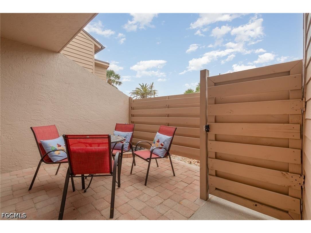 898 Buttonwood Drive #105 Fort Myers Beach FL 33931 2026020726 image3