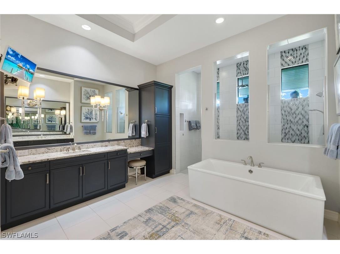 8998 Arrezo Court Naples FL 34119 226006396 image21