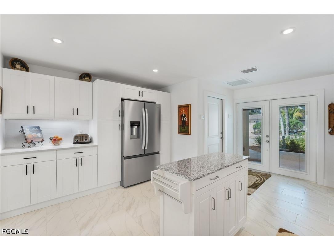 9 Fairview Boulevard Fort Myers Beach FL 33931 2026015718 image8
