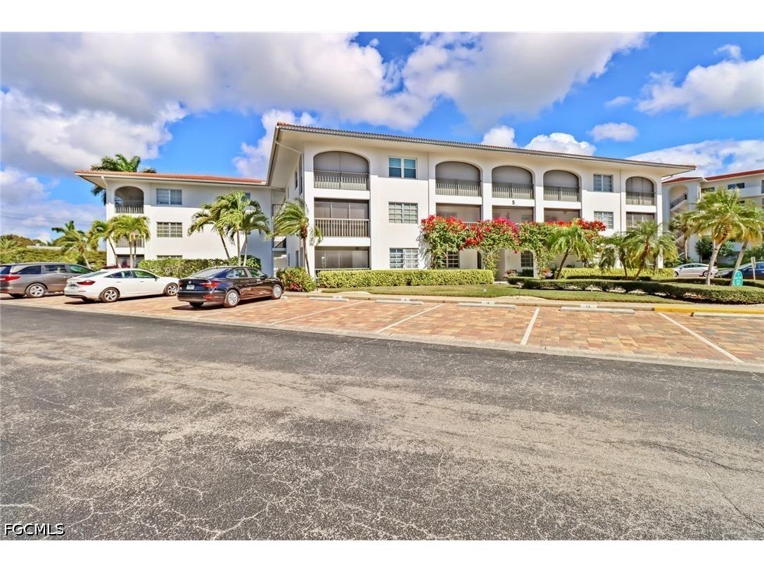 9 High Point Circle N #102 Naples FL 34103 2026018339 image1