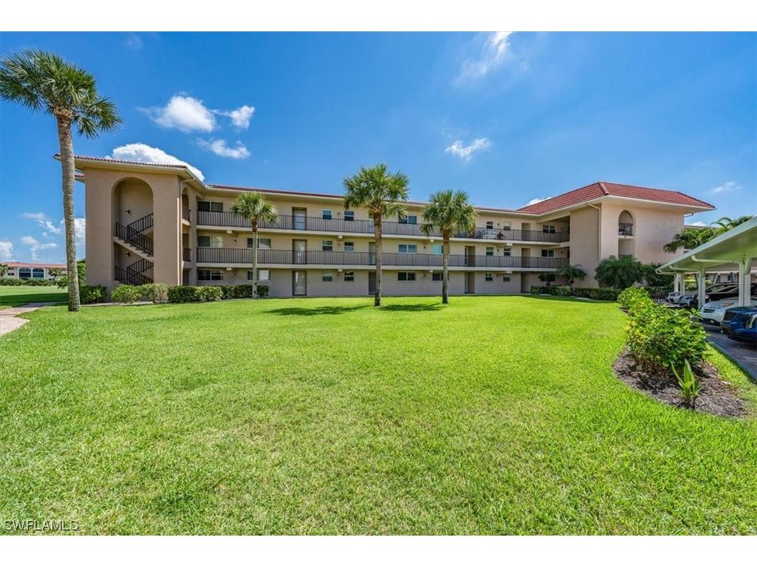 9 High Point Circle N #103 Naples FL 34103 223043415 image1