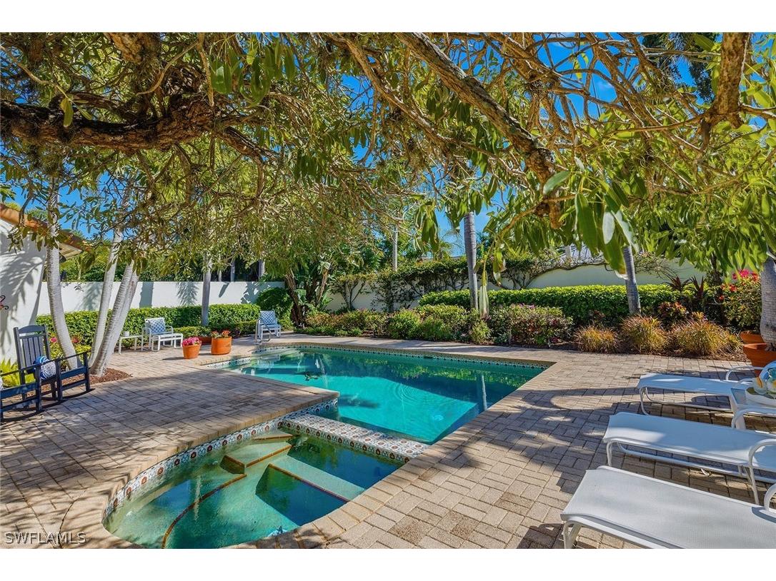 9 Las Brisas Way #10 Naples FL 34108 226006070 image2