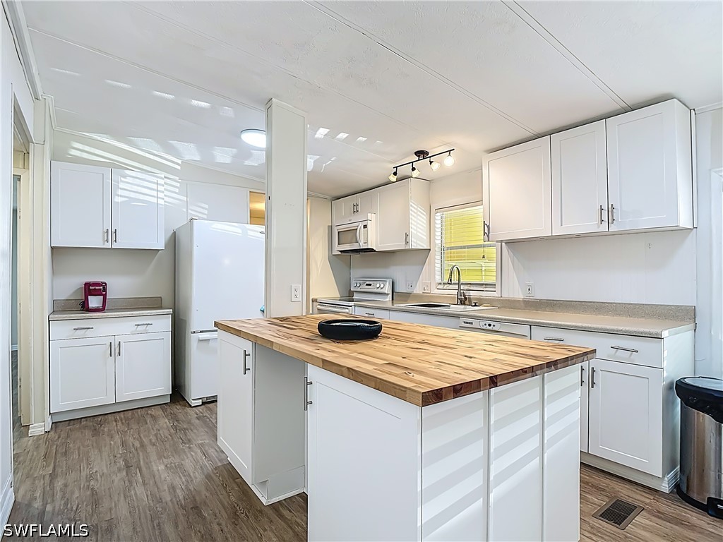 9 Moorhead Manor #9 Naples FL 34112 226014270 image3