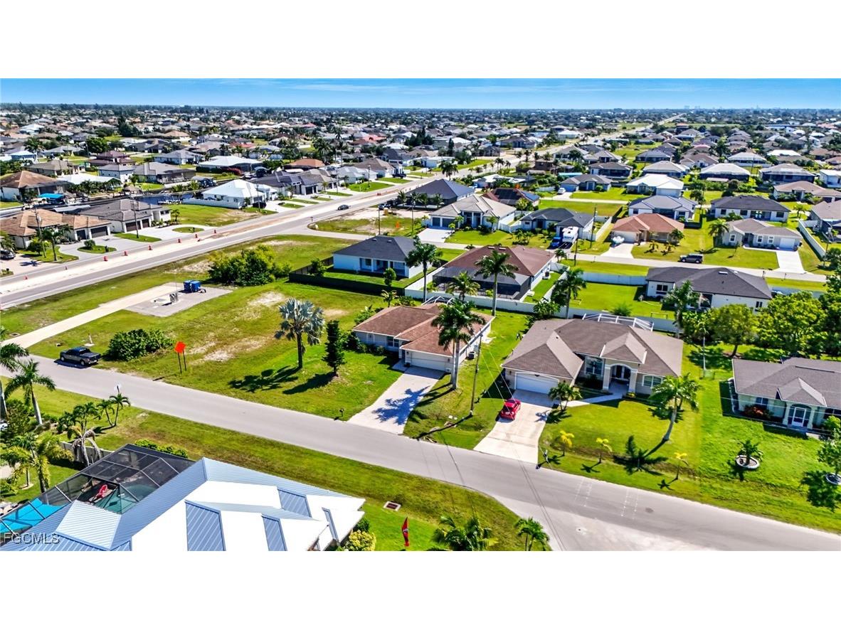 9 SW 37th Place Cape Coral FL 33991 2025010292 image4